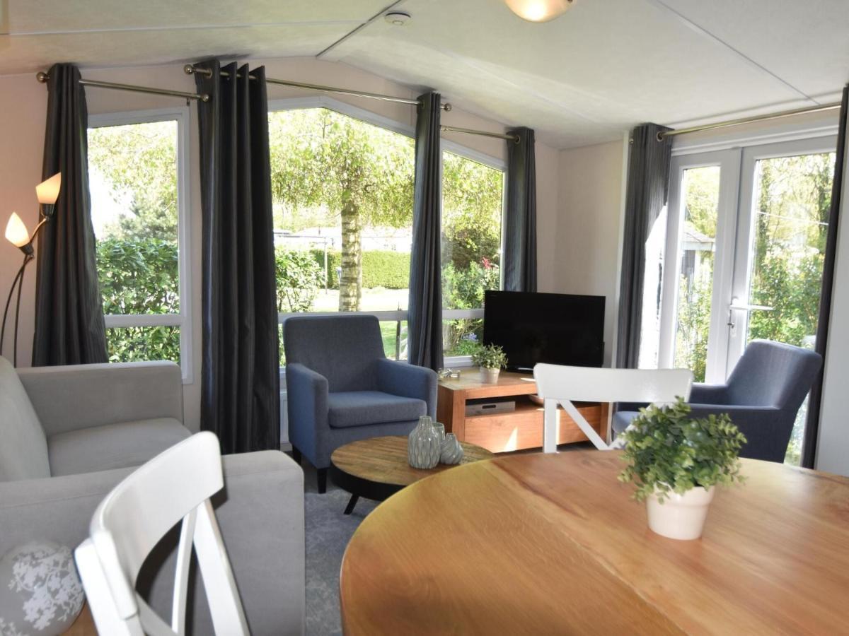 Cozy Chalet For 5P With Garden In A Lovely Area Near Goedereede Bagian luar foto