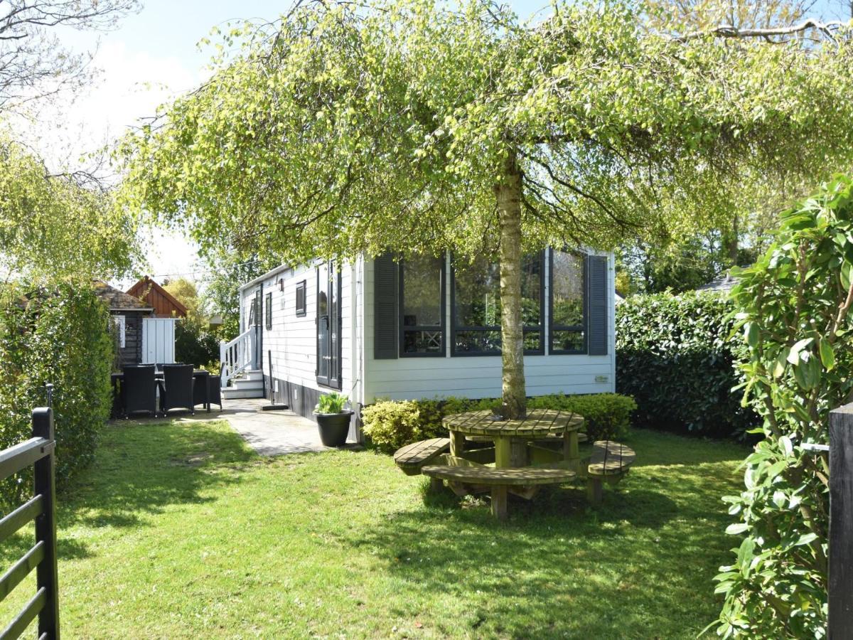 Cozy Chalet For 5P With Garden In A Lovely Area Near Goedereede Bagian luar foto